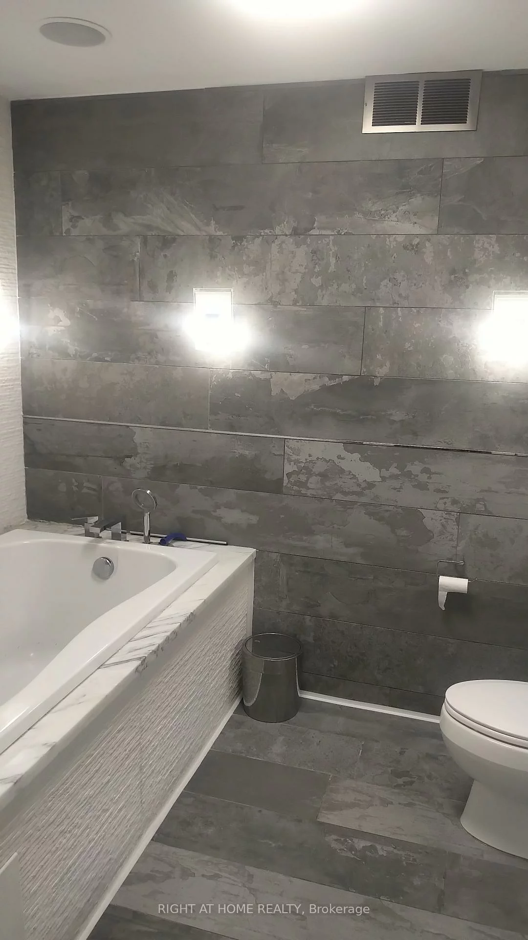 33, Harbour, Waterfront Communities C1, Toronto