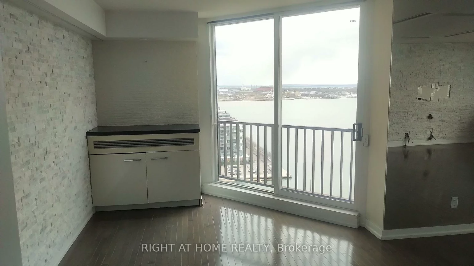 33, Harbour, Waterfront Communities C1, Toronto