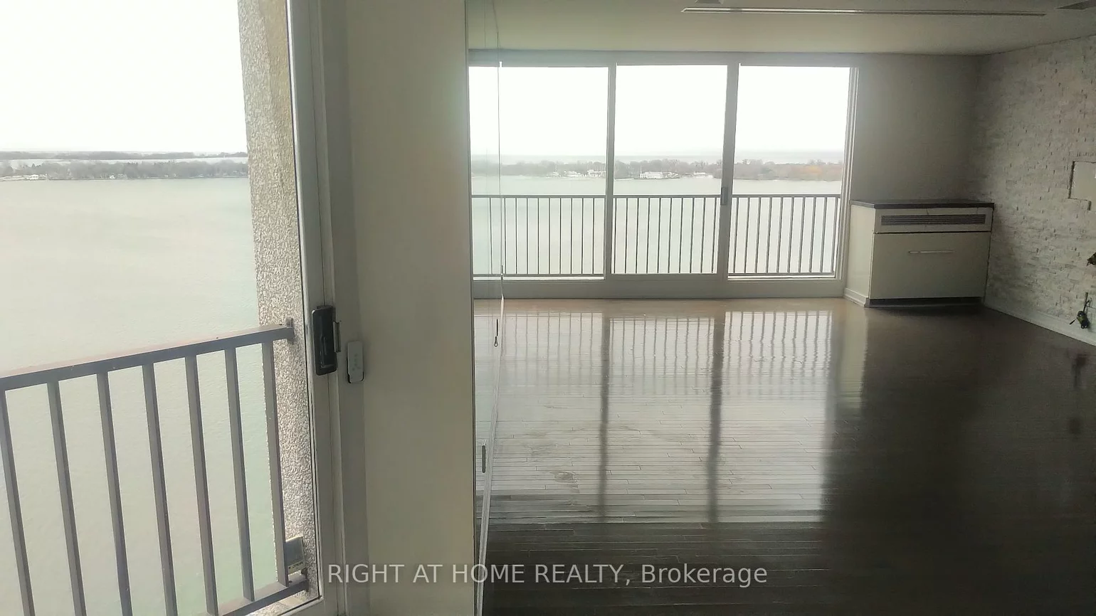 33, Harbour, Waterfront Communities C1, Toronto