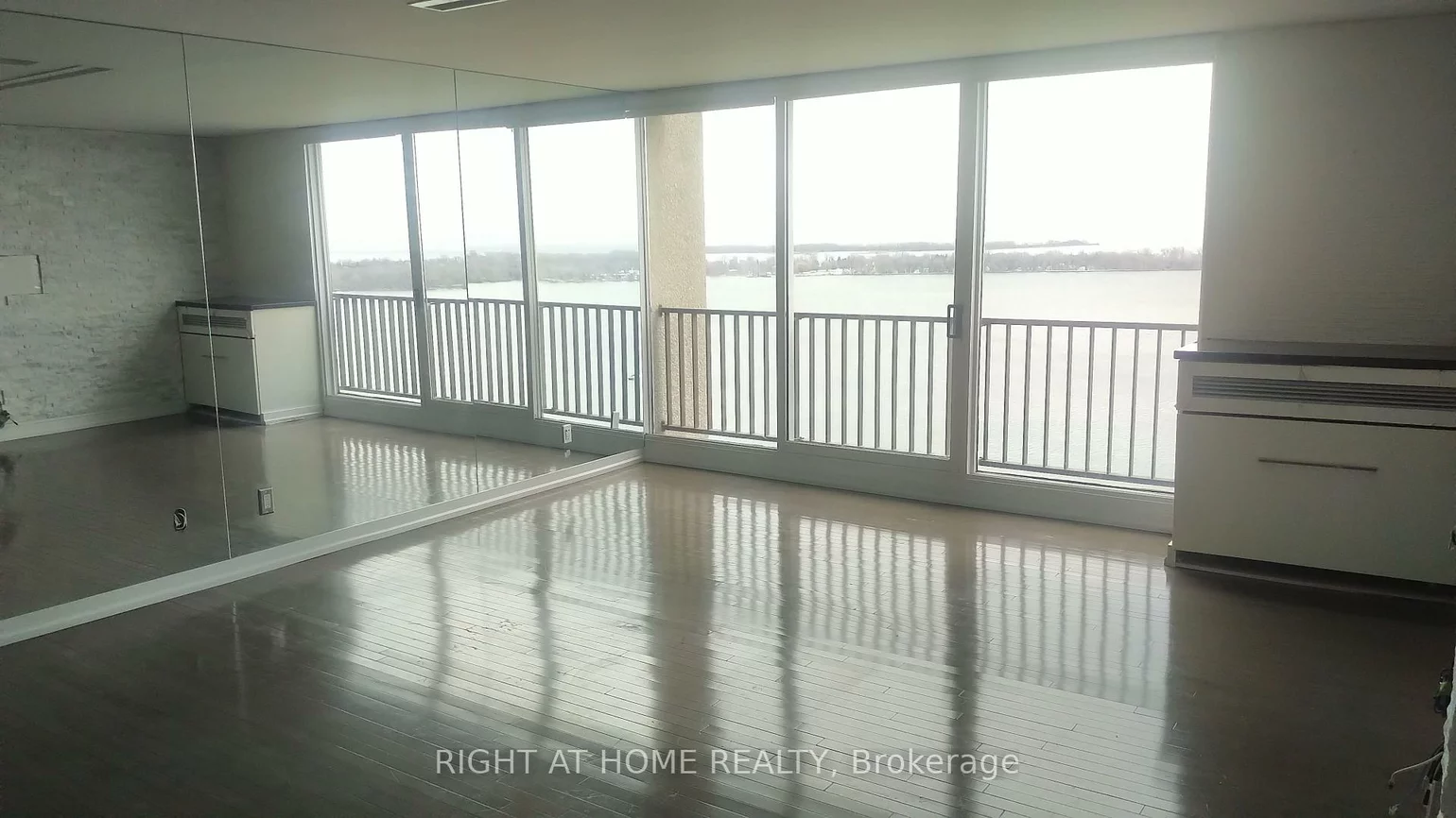 33, Harbour, Waterfront Communities C1, Toronto