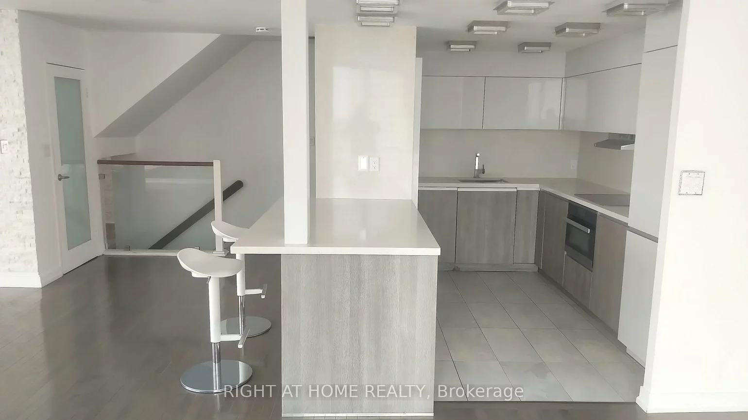 33, Harbour, Waterfront Communities C1, Toronto