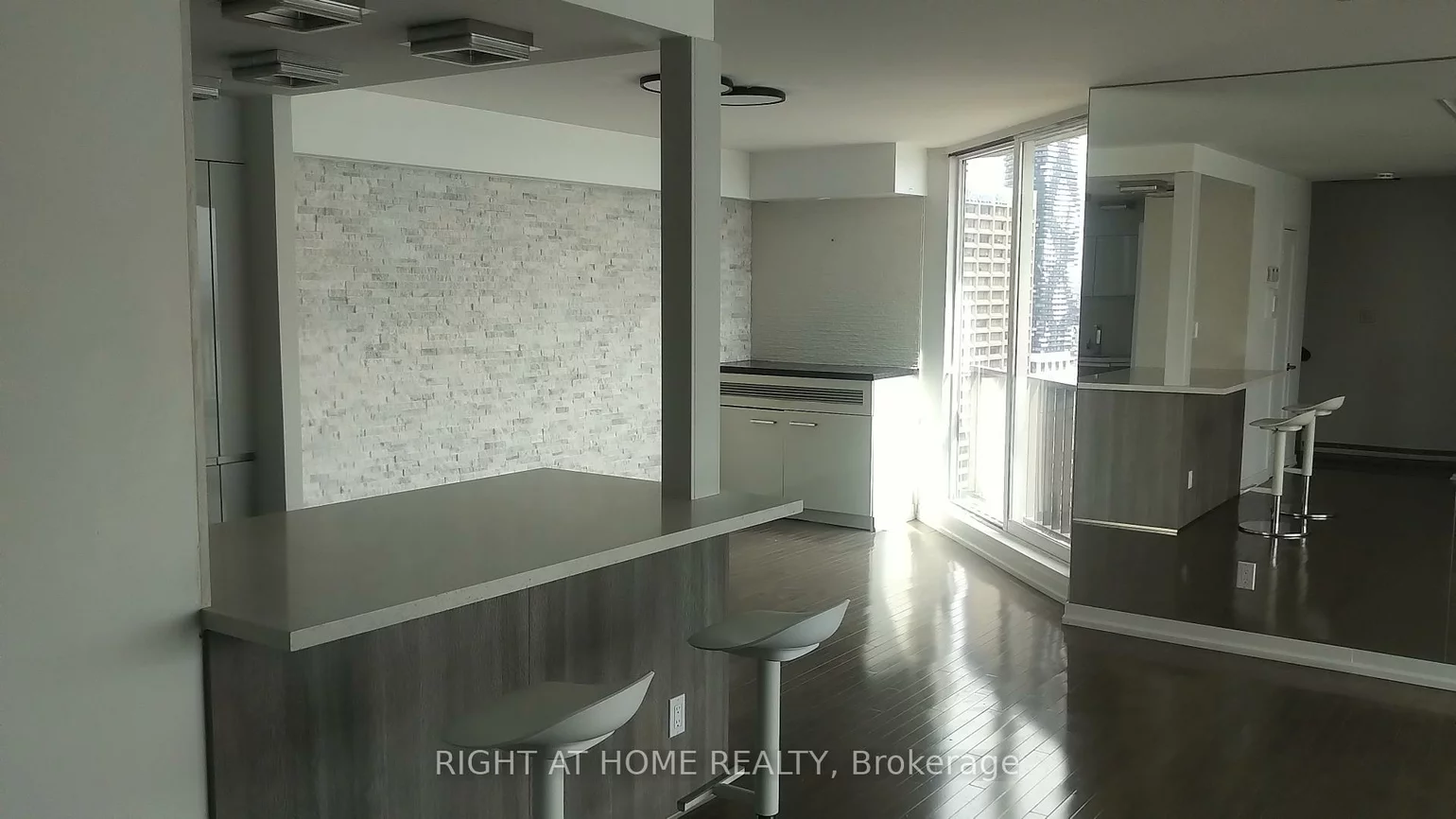 33, Harbour, Waterfront Communities C1, Toronto