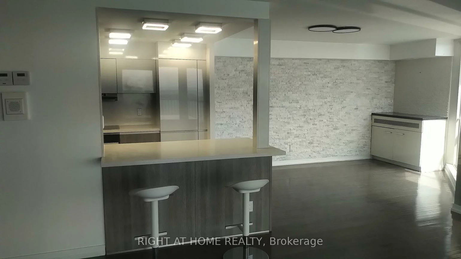 33, Harbour, Waterfront Communities C1, Toronto