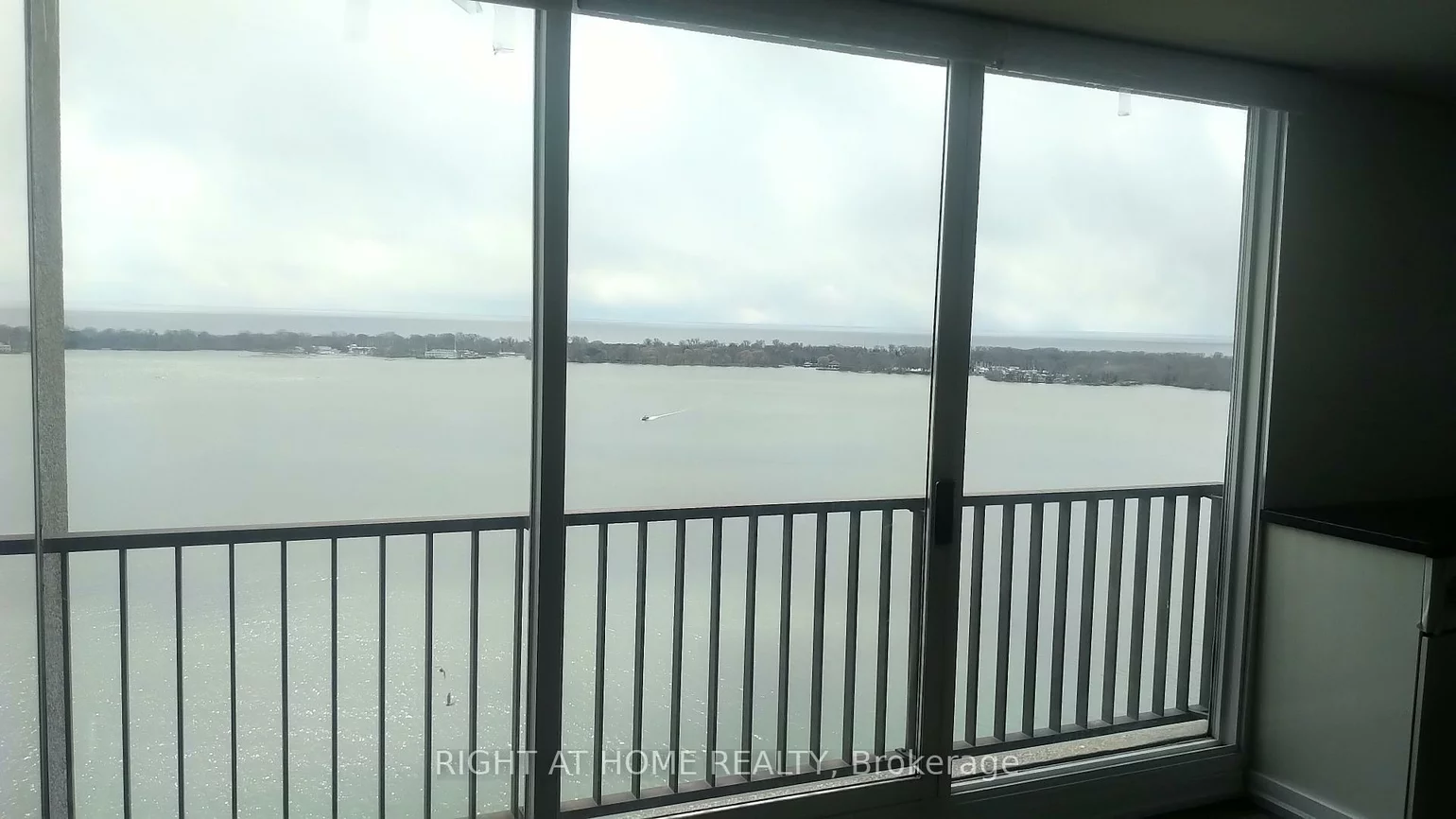 33, Harbour, Waterfront Communities C1, Toronto