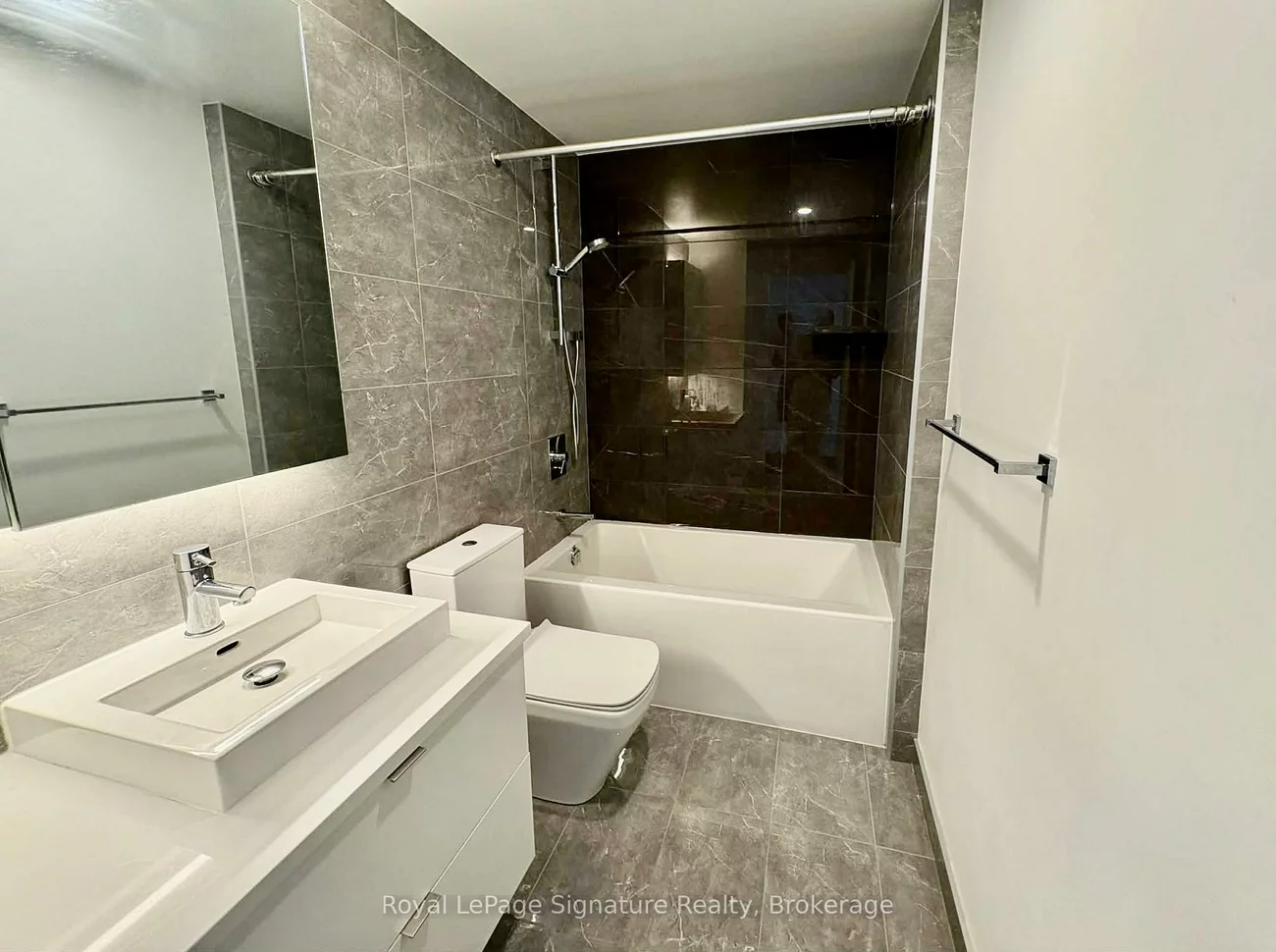 21, Lawren Harris, Waterfront Communities C8, Toronto