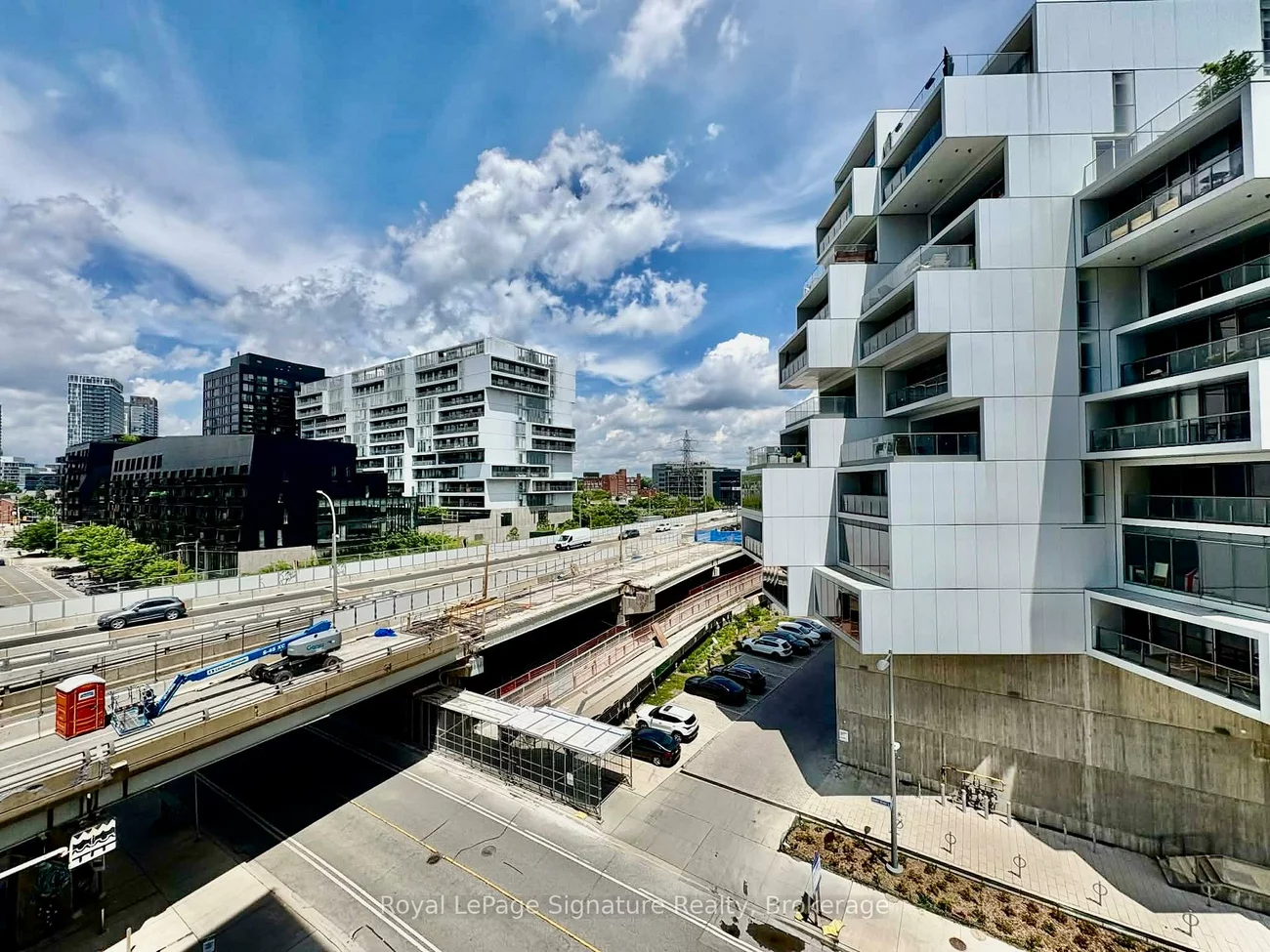 21, Lawren Harris, Waterfront Communities C8, Toronto