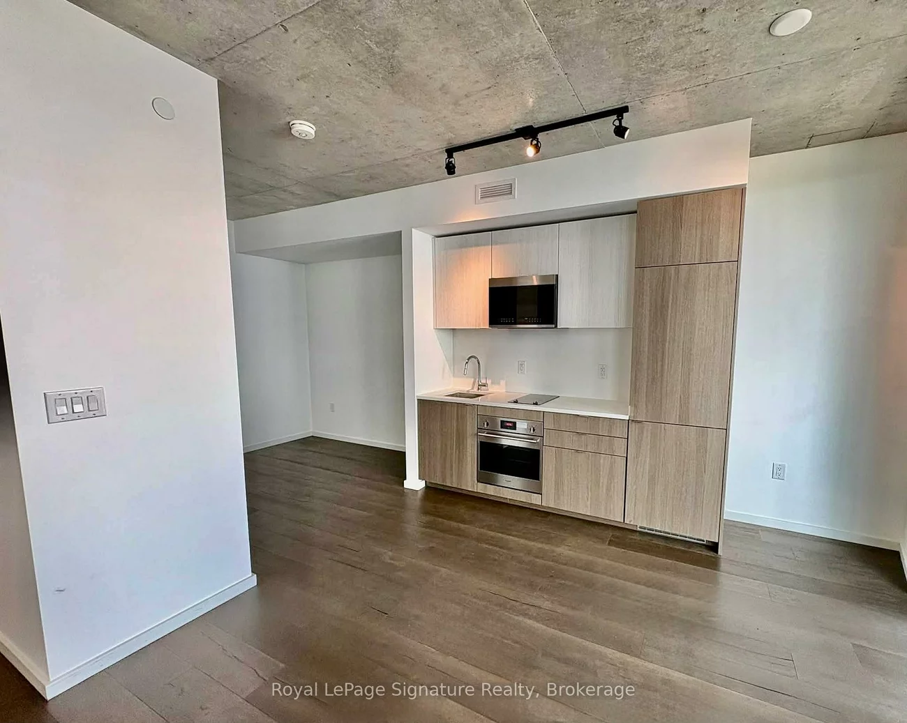 21, Lawren Harris, Waterfront Communities C8, Toronto