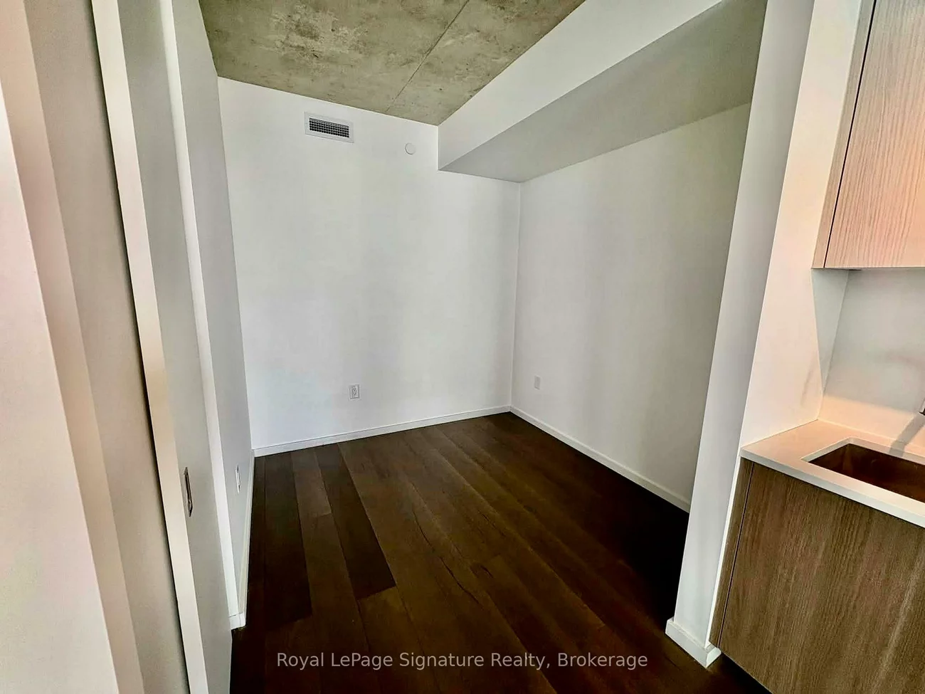 21, Lawren Harris, Waterfront Communities C8, Toronto