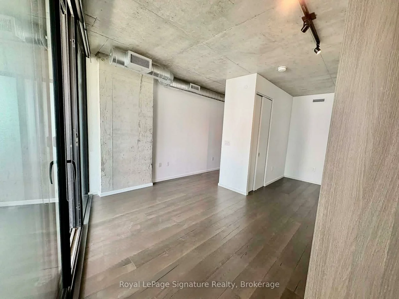 21, Lawren Harris, Waterfront Communities C8, Toronto