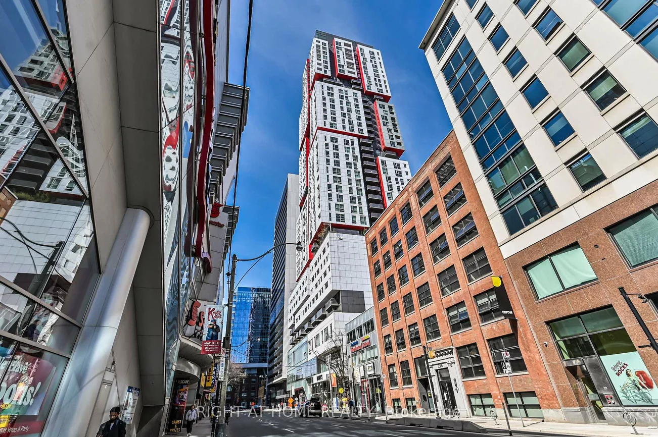 318, Richmond, Waterfront Communities C1, Toronto