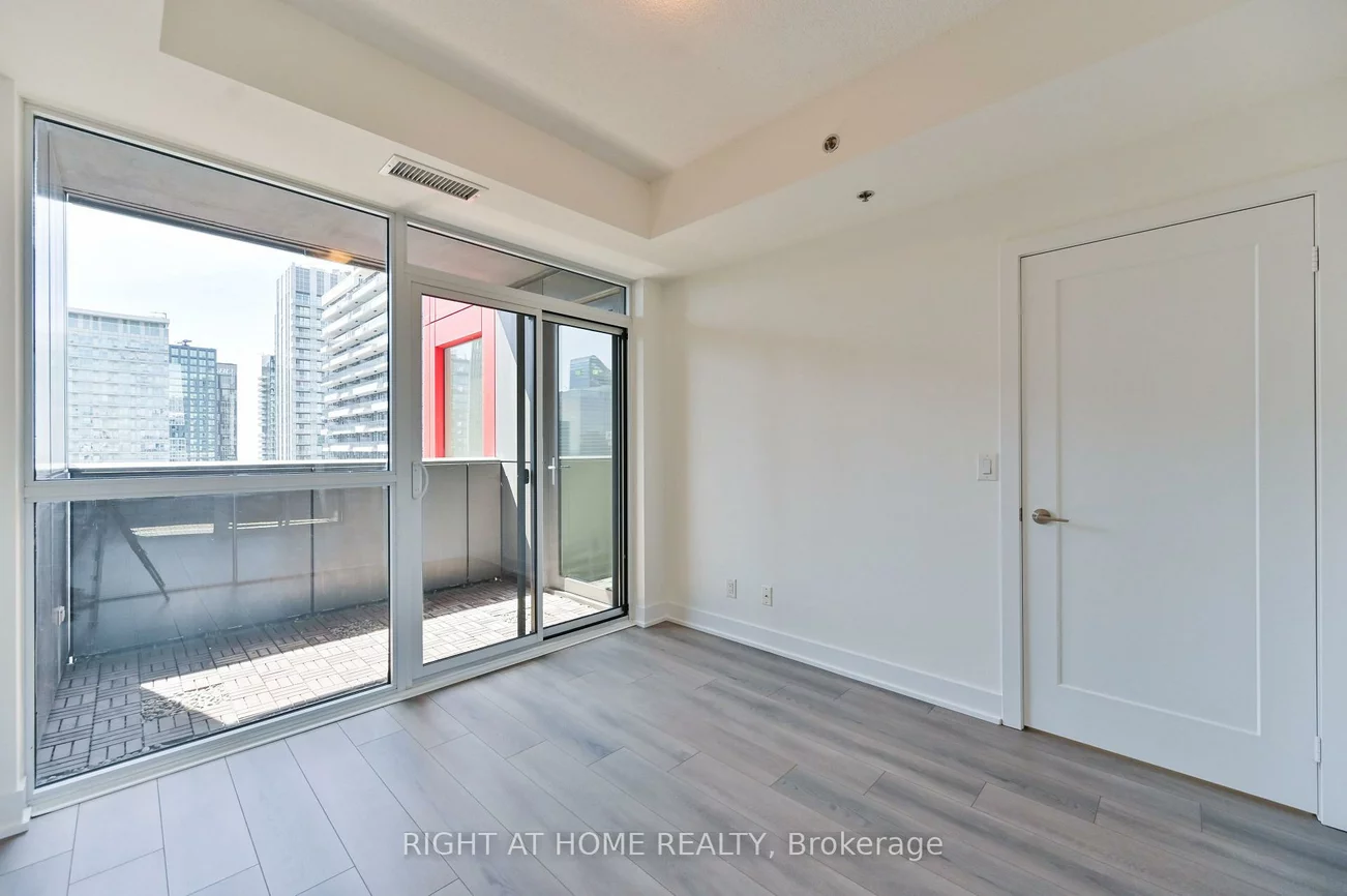 318, Richmond, Waterfront Communities C1, Toronto