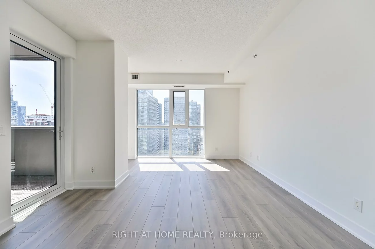 318, Richmond, Waterfront Communities C1, Toronto