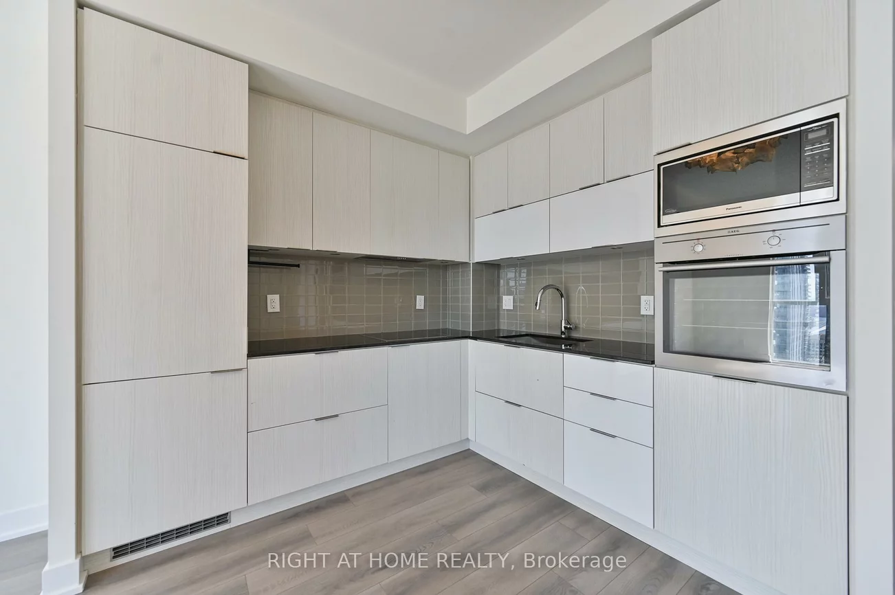 318, Richmond, Waterfront Communities C1, Toronto