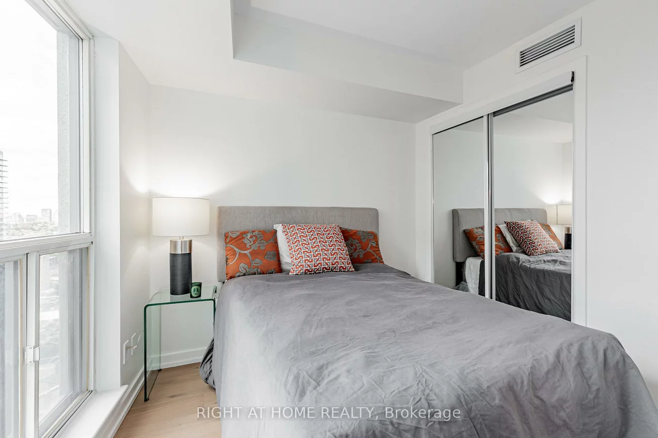 8, Park, Annex, Toronto