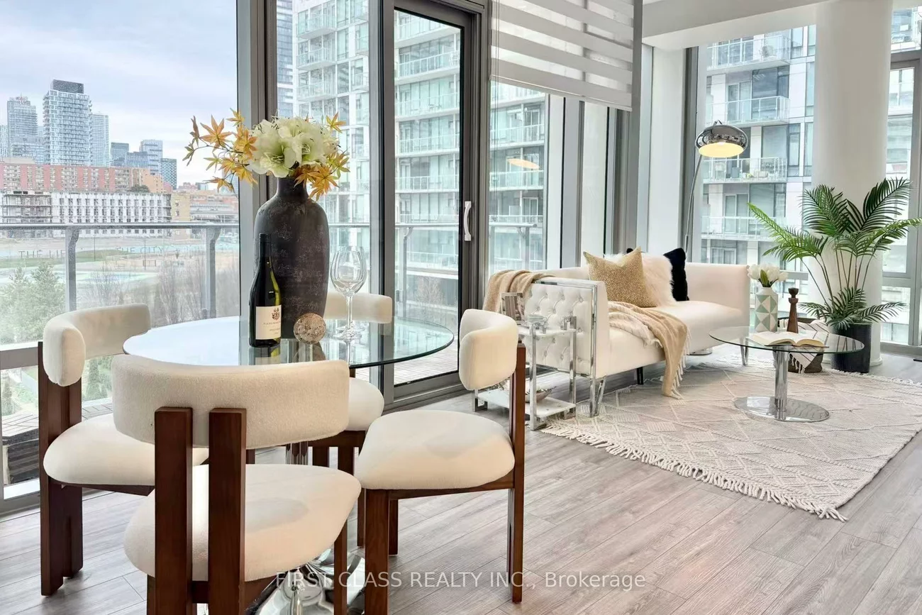 39, Queens, Waterfront Communities C1, Toronto