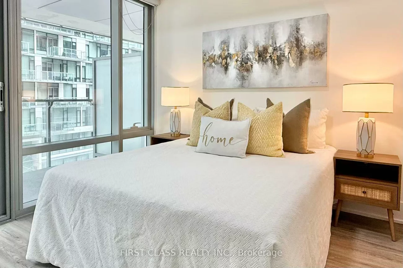 39, Queens, Waterfront Communities C1, Toronto