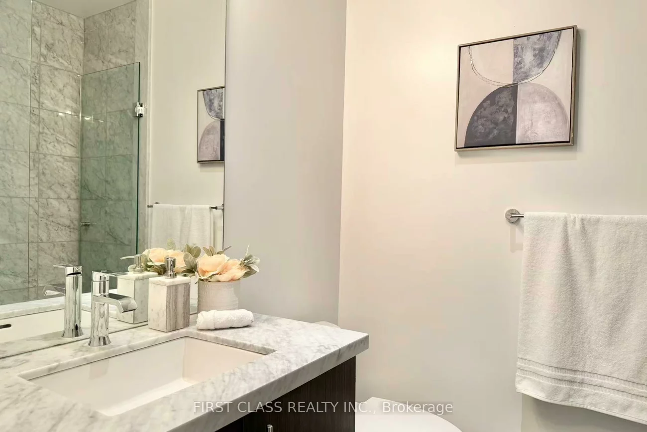 39, Queens, Waterfront Communities C1, Toronto