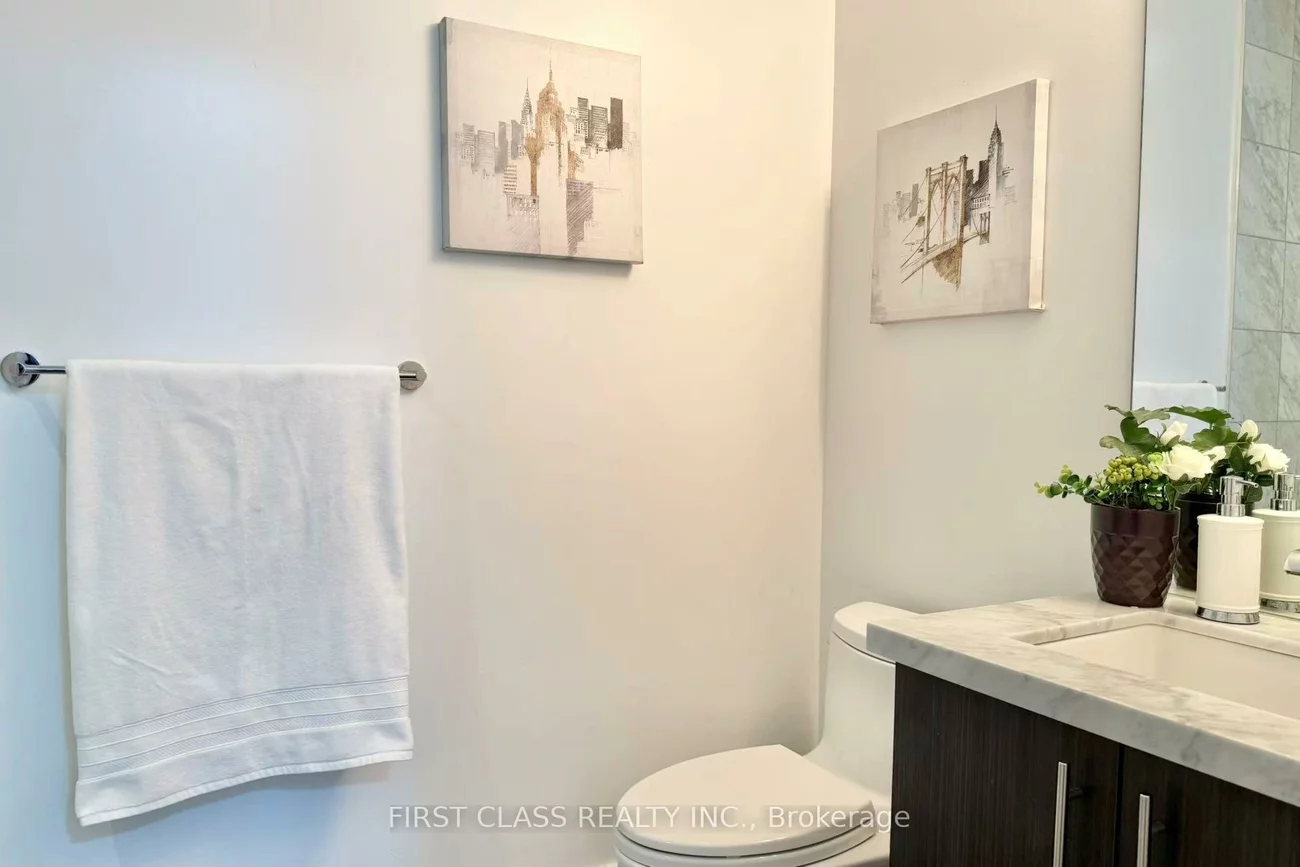 39, Queens, Waterfront Communities C1, Toronto