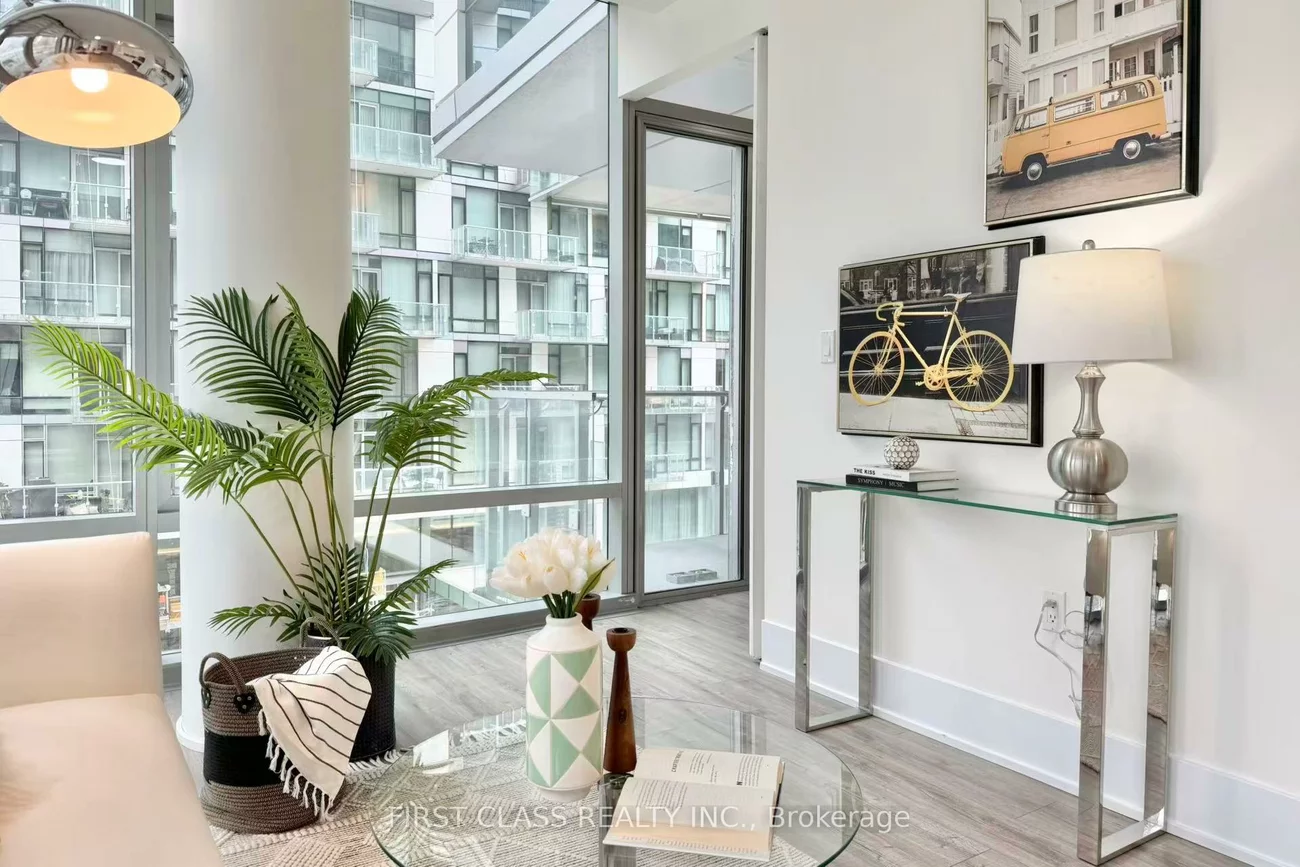 39, Queens, Waterfront Communities C1, Toronto