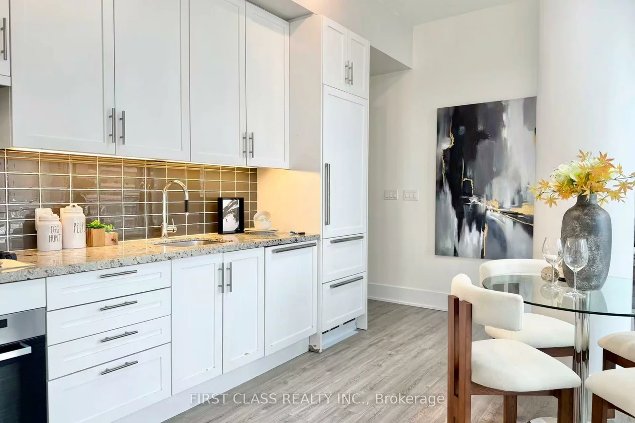 39, Queens, Waterfront Communities C1, Toronto