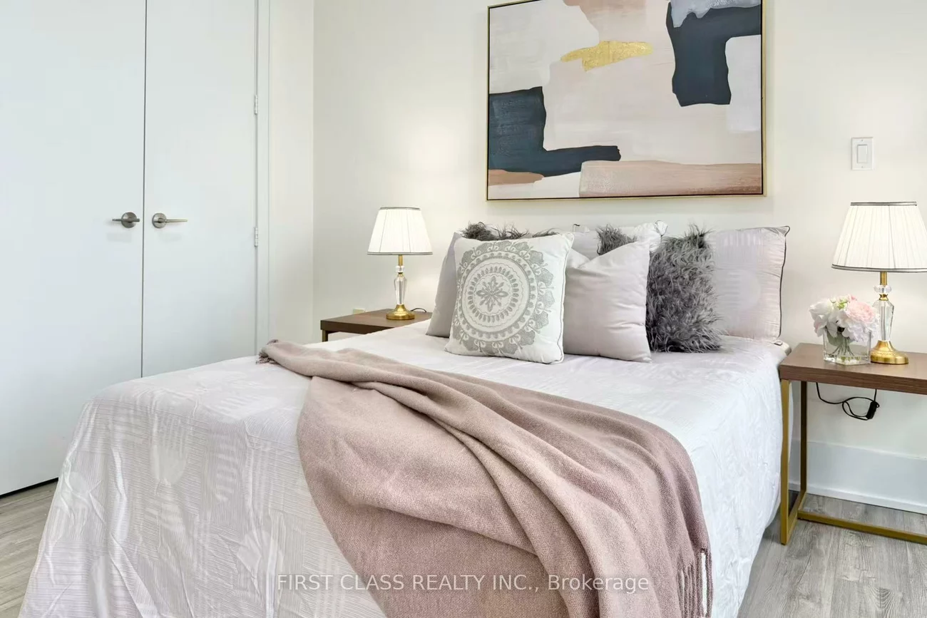 39, Queens, Waterfront Communities C1, Toronto