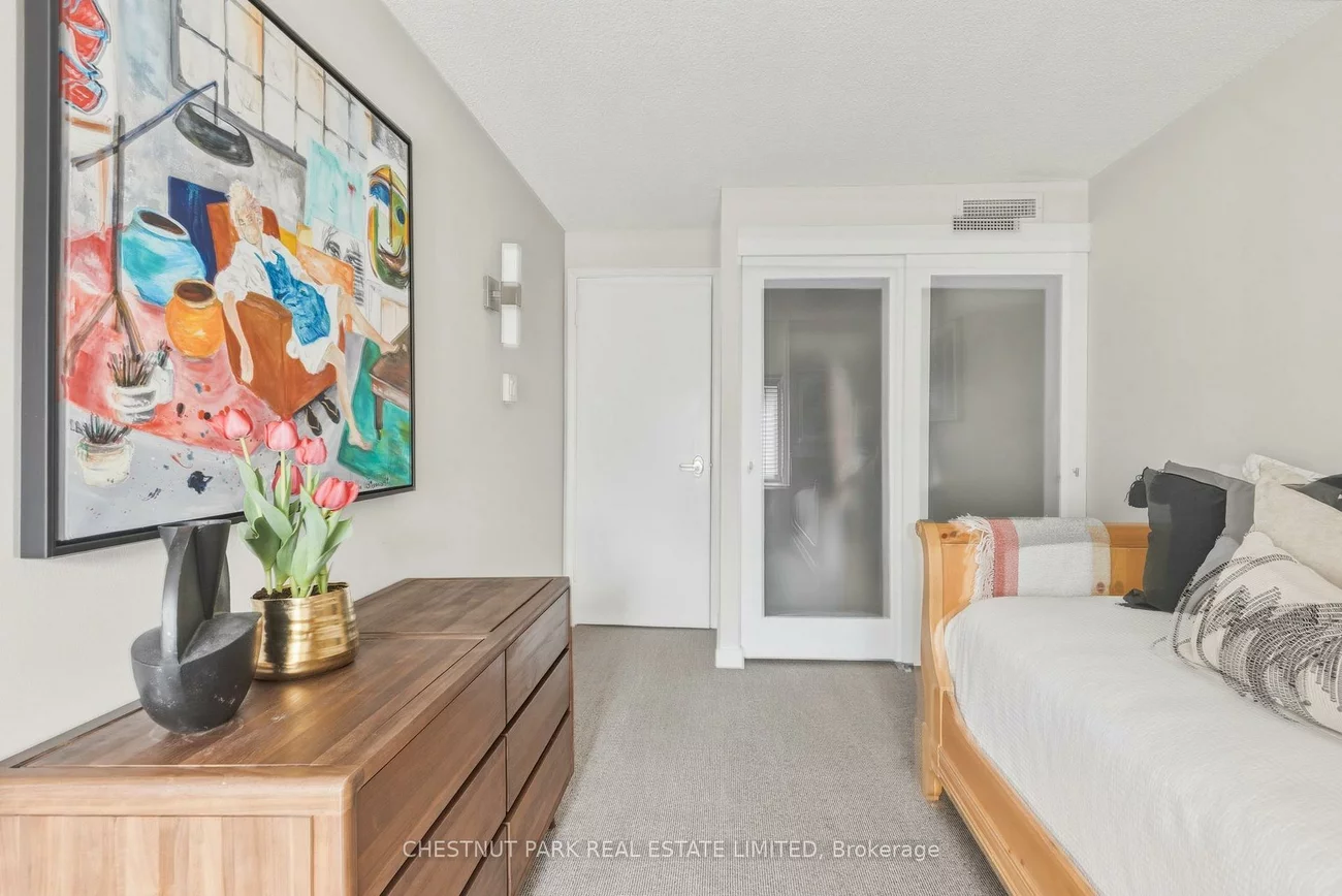 40, Oaklands, Yonge-St. Clair, Toronto