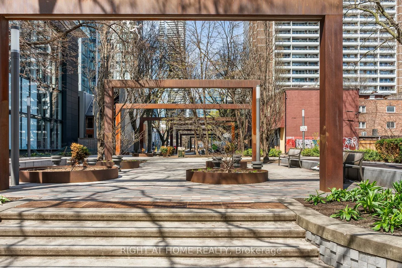 19, Dundonald, Church-Yonge Corridor, Toronto