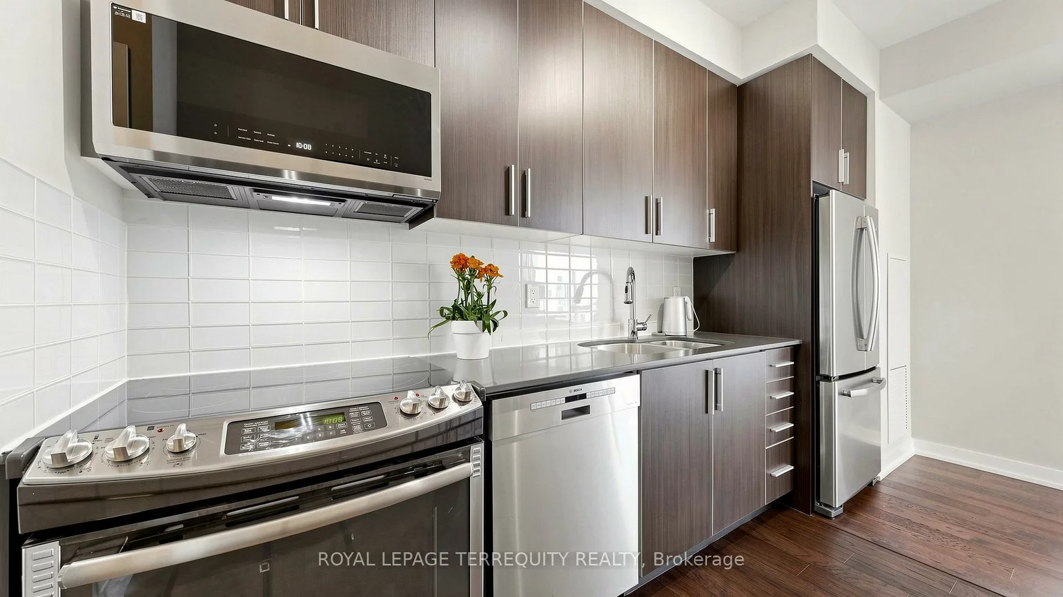 20, Bruyeres, Niagara, Toronto