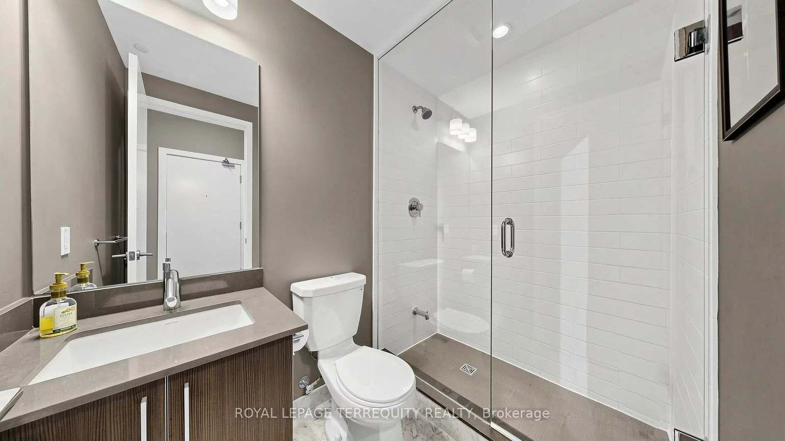 20, Bruyeres, Niagara, Toronto