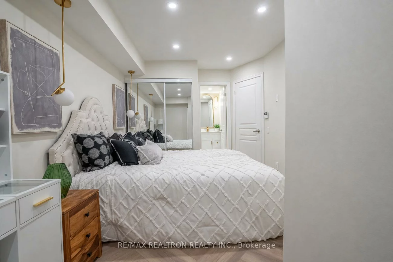 70, Byng, Willowdale East, Toronto
