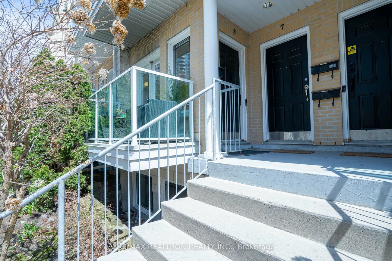 70, Byng, Willowdale East, Toronto