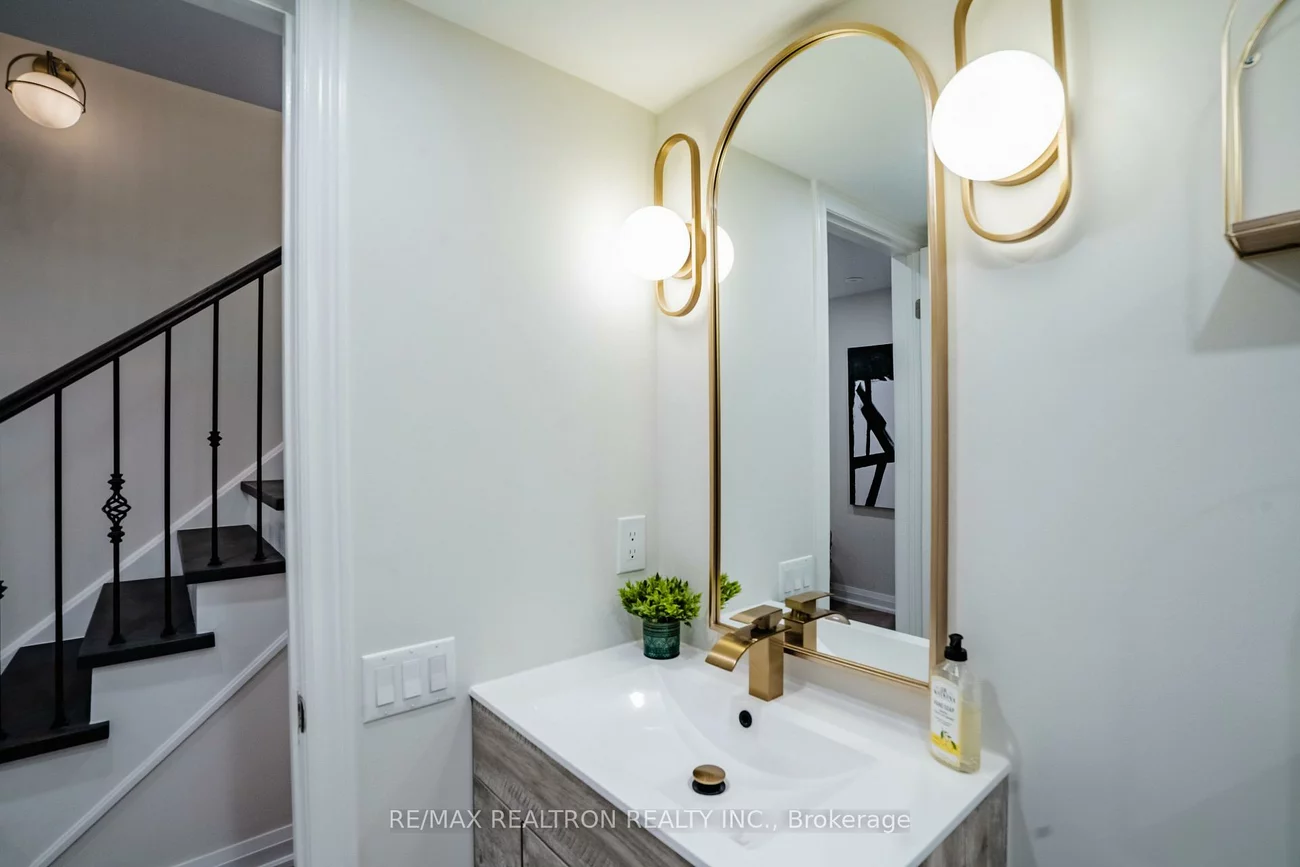 70, Byng, Willowdale East, Toronto