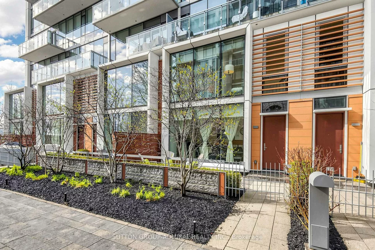 39, Queens, Waterfront Communities C8, Toronto