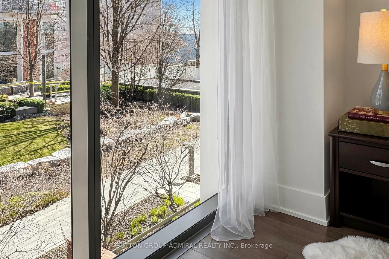 39, Queens, Waterfront Communities C8, Toronto