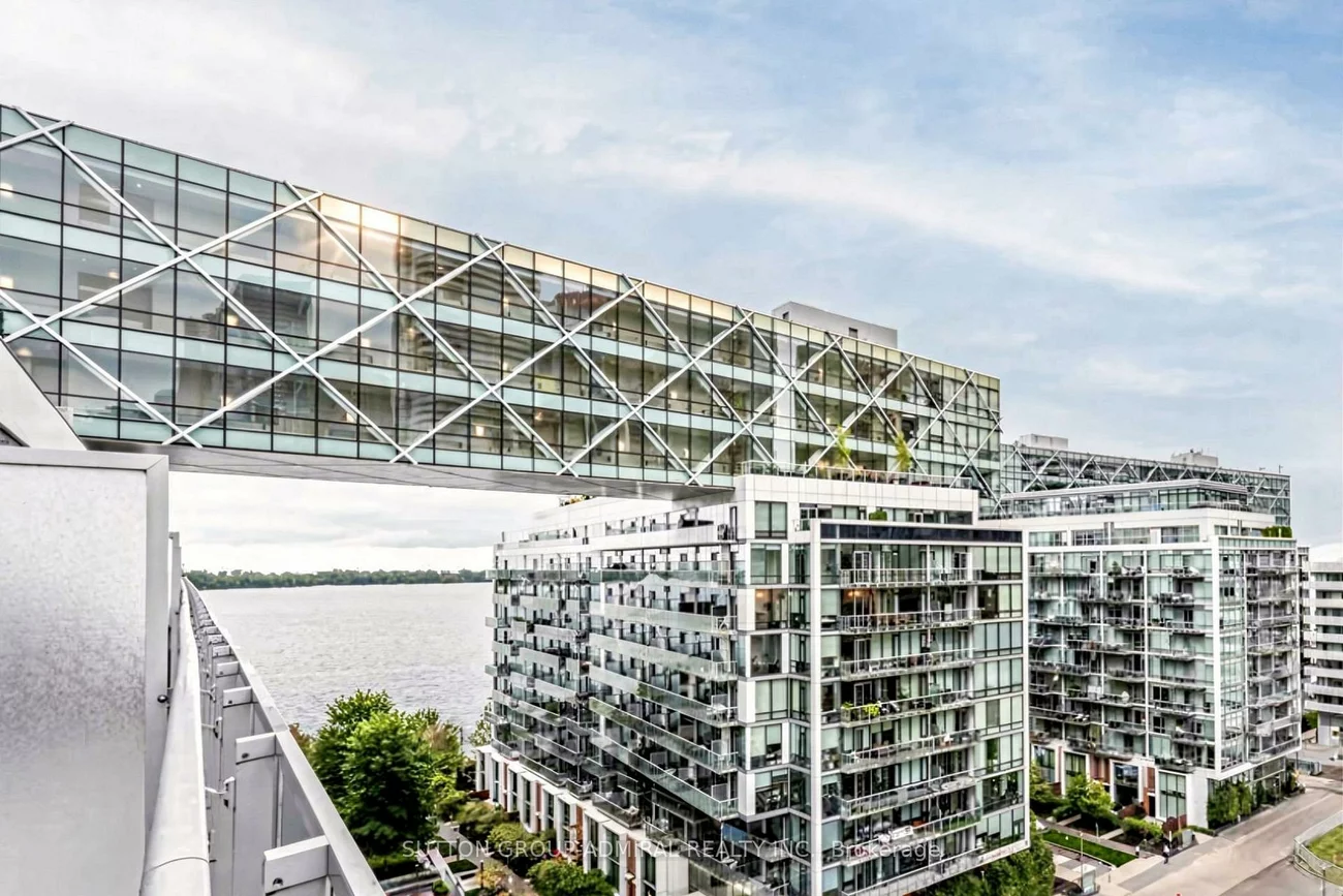 39, Queens, Waterfront Communities C8, Toronto