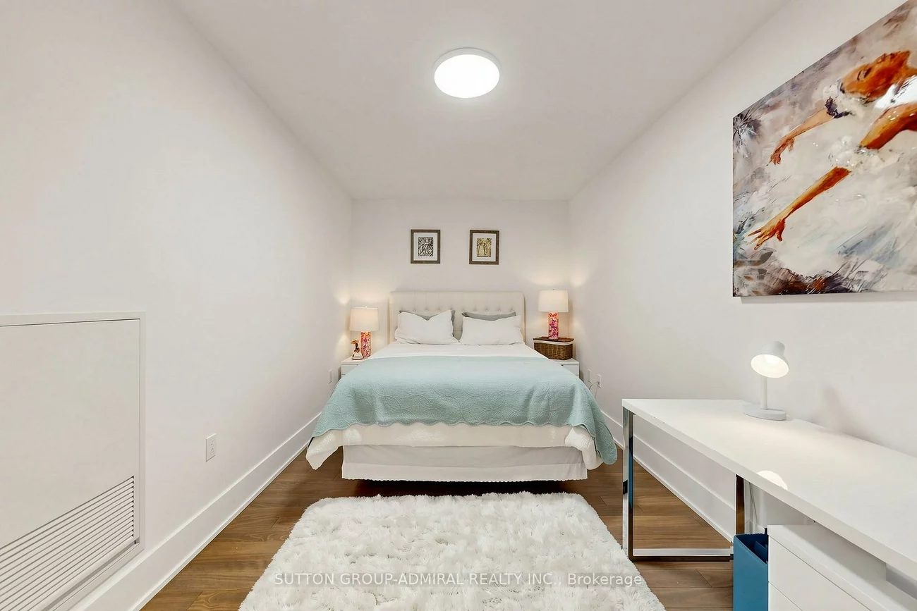 39, Queens, Waterfront Communities C8, Toronto
