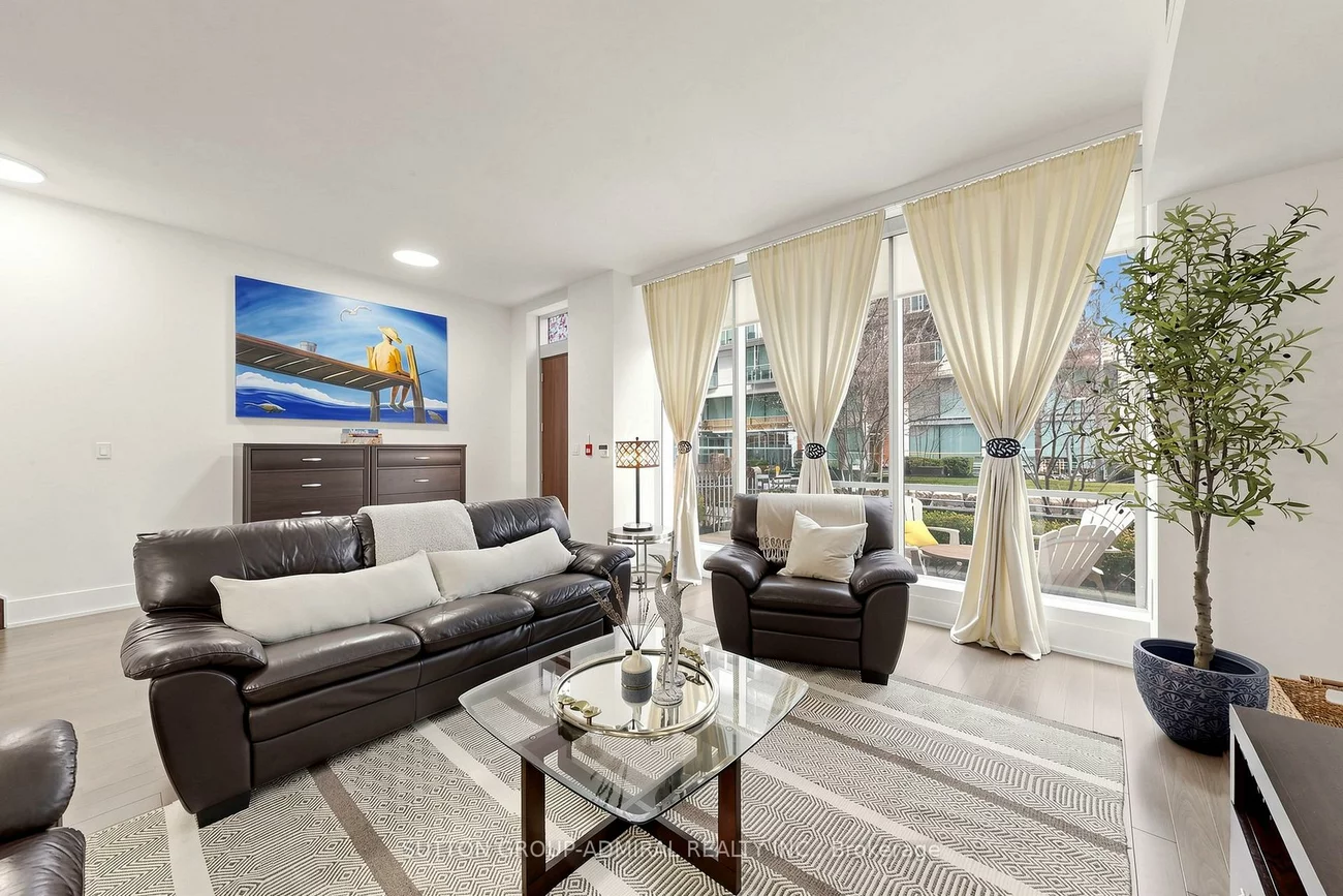 39, Queens, Waterfront Communities C8, Toronto