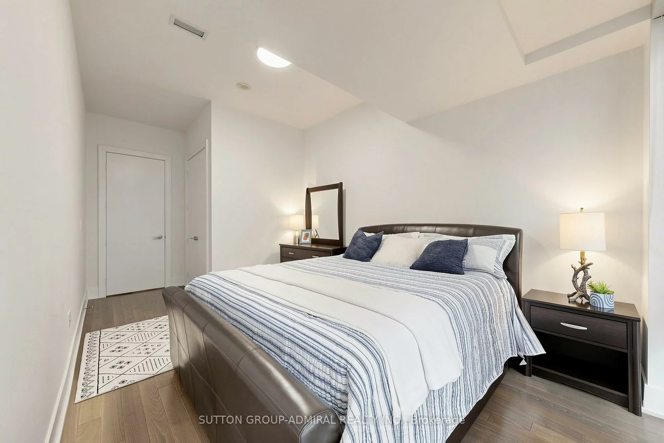 39, Queens, Waterfront Communities C8, Toronto