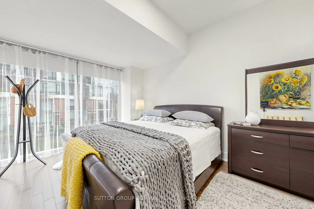 39, Queens, Waterfront Communities C8, Toronto