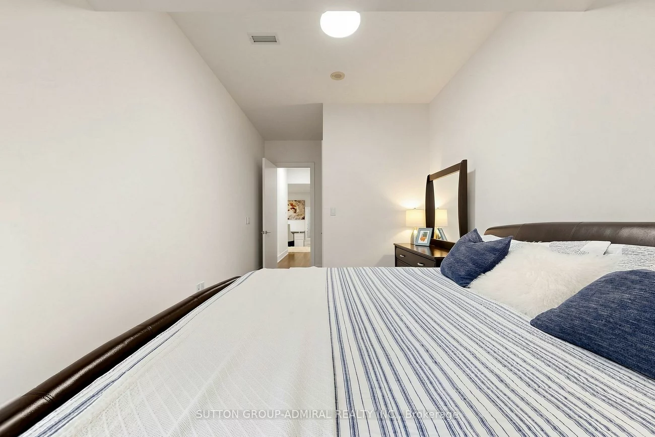 39, Queens, Waterfront Communities C8, Toronto