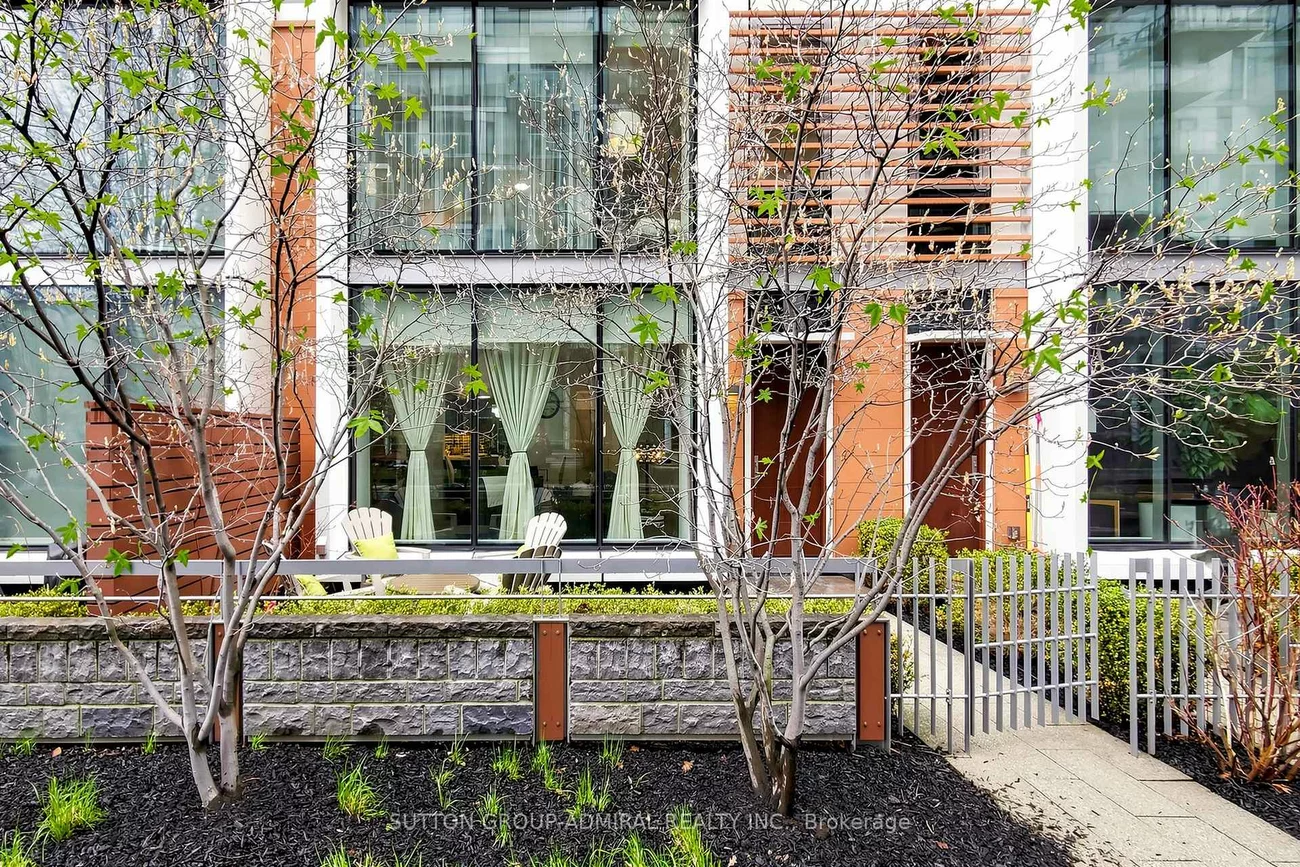 39, Queens, Waterfront Communities C8, Toronto
