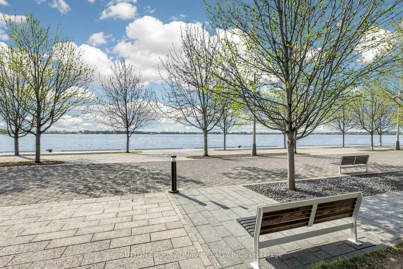 39, Queens, Waterfront Communities C8, Toronto