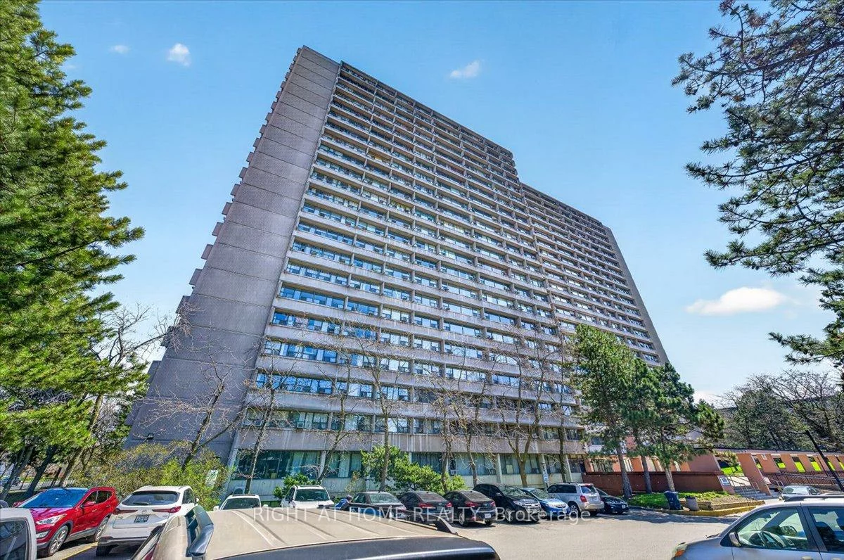 100, Leeward, Flemingdon Park, Toronto