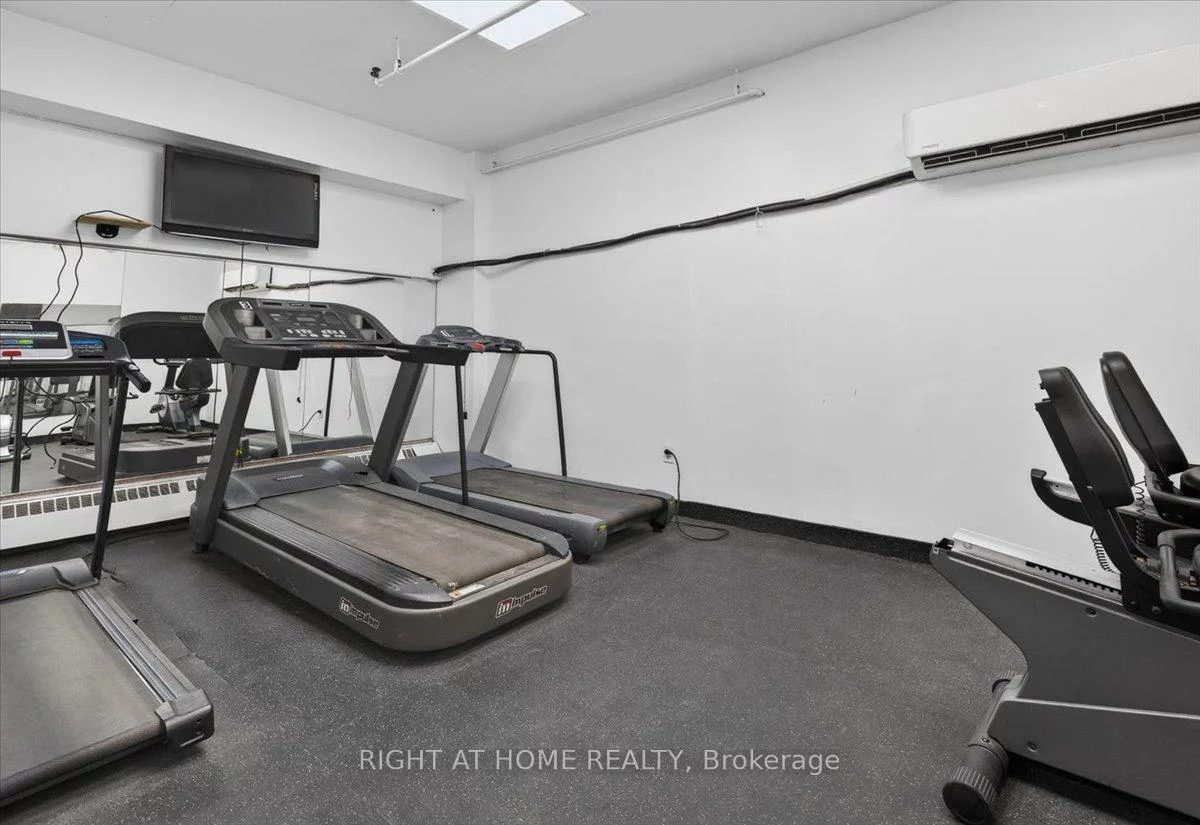100, Leeward, Flemingdon Park, Toronto