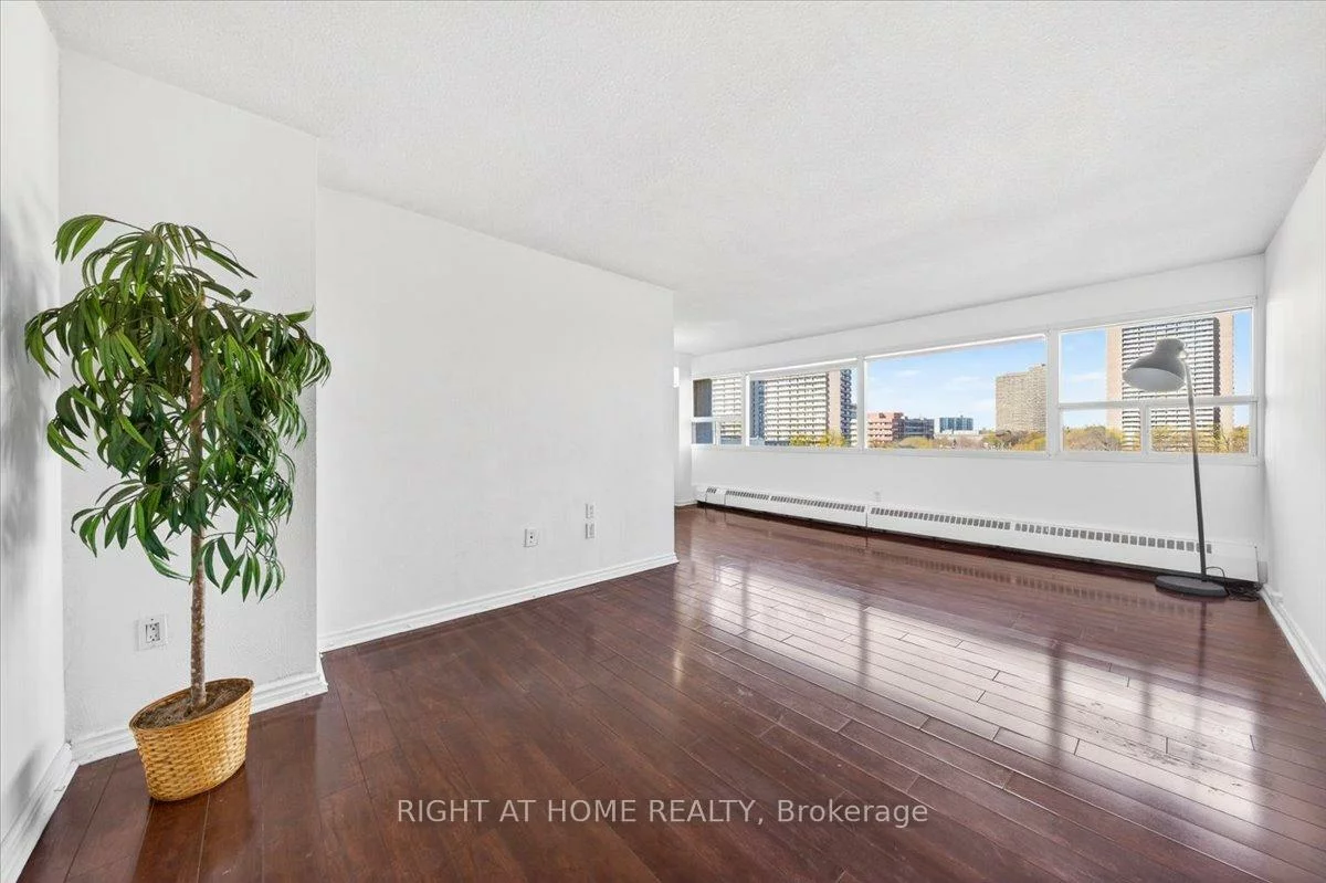 100, Leeward, Flemingdon Park, Toronto
