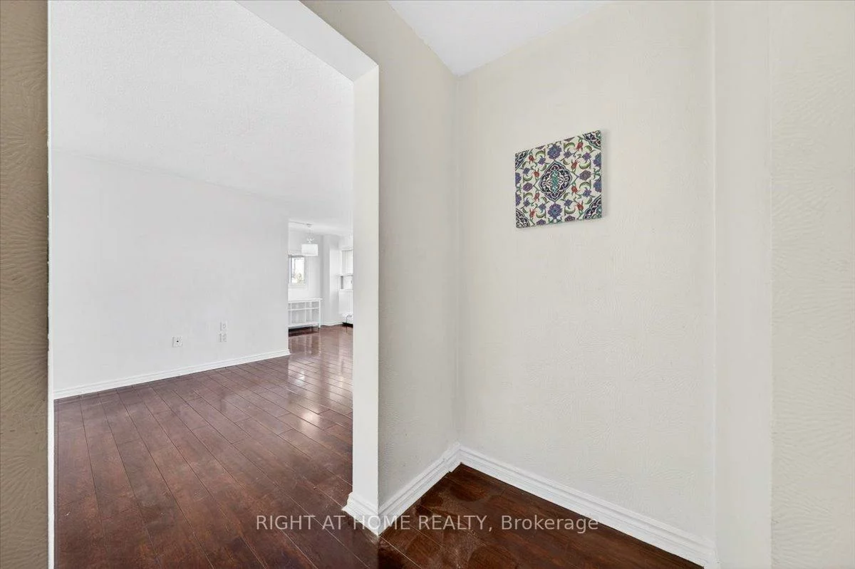 100, Leeward, Flemingdon Park, Toronto