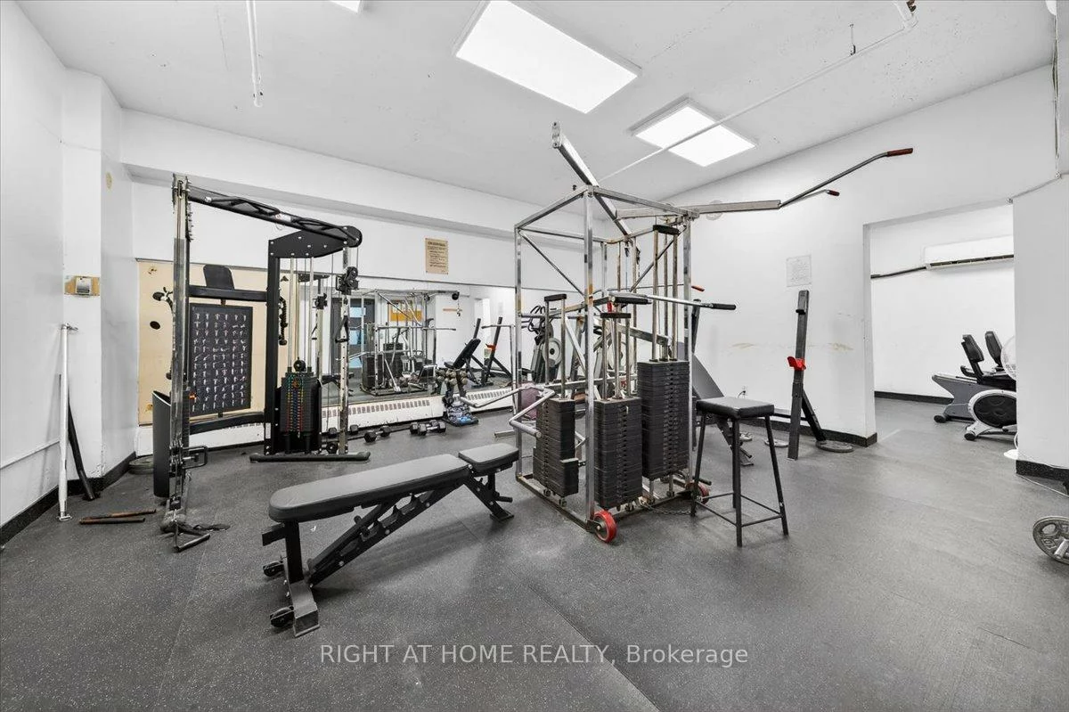 100, Leeward, Flemingdon Park, Toronto