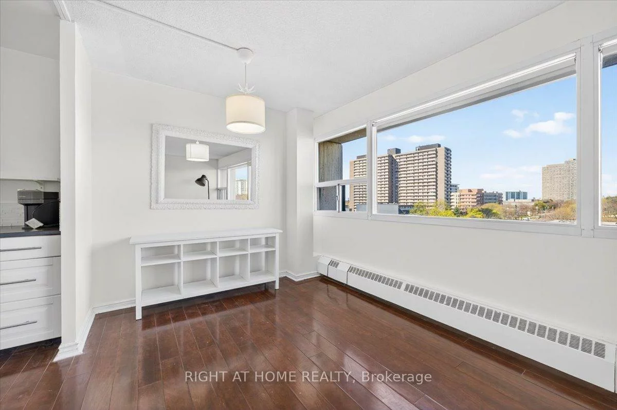 100, Leeward, Flemingdon Park, Toronto