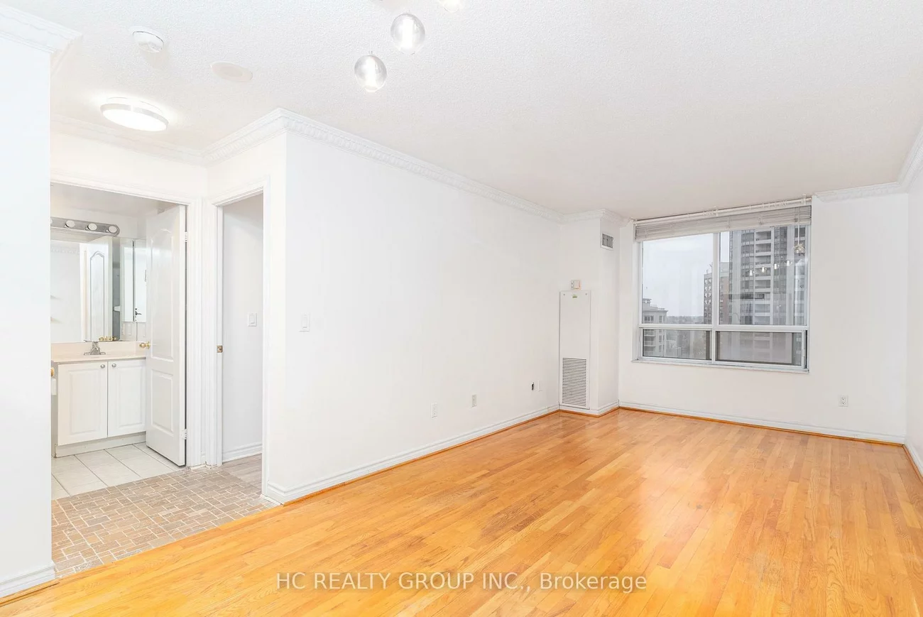 18, Sommerset, Willowdale East, Toronto