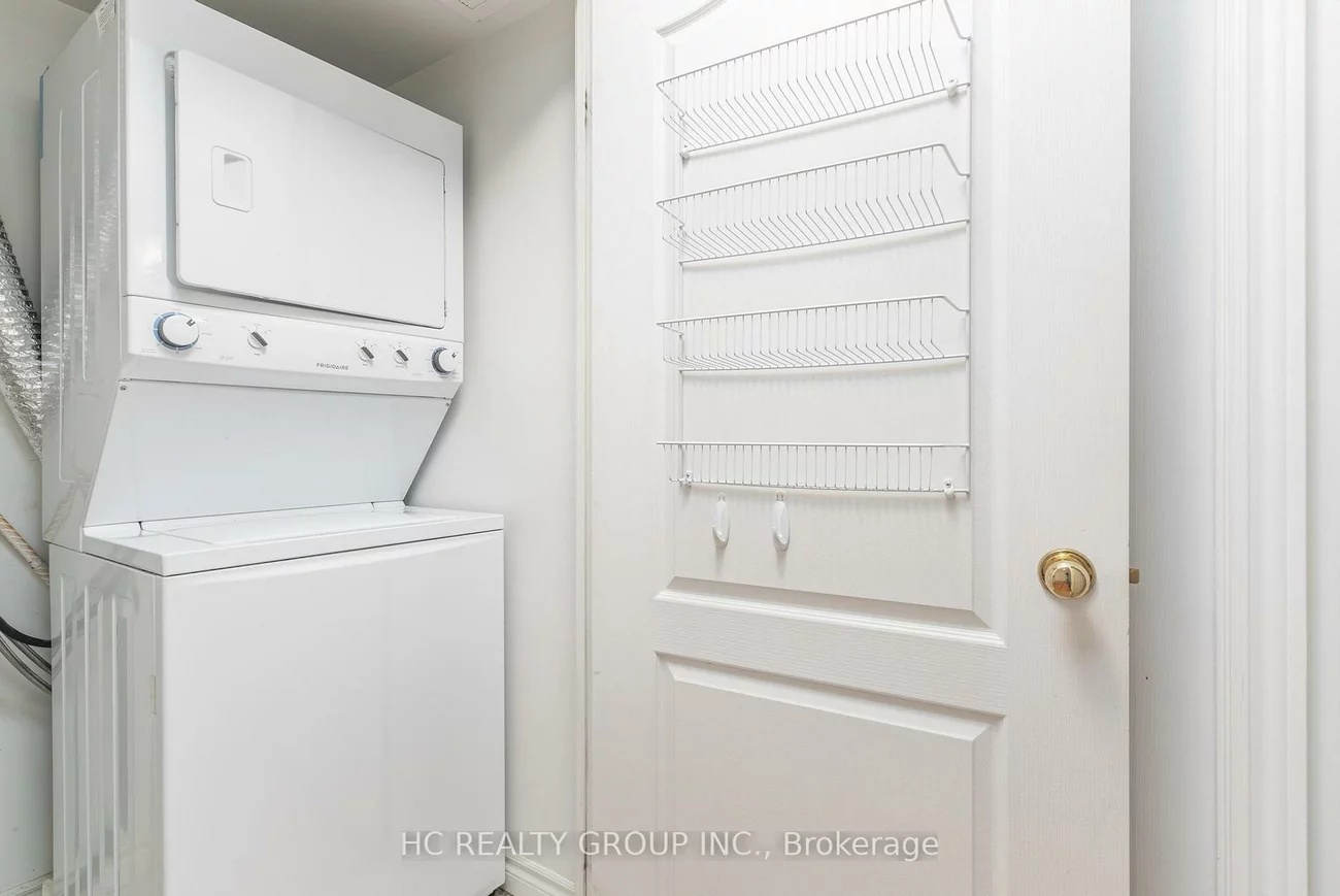 18, Sommerset, Willowdale East, Toronto